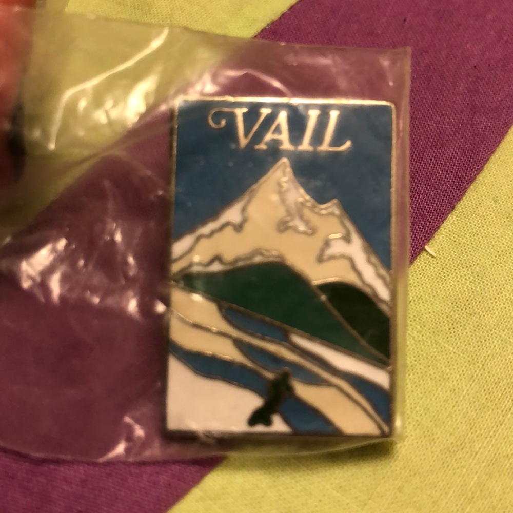 VINTAGE Vail, Colorado Ski Pin